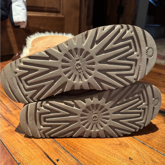 UGG Tan Shearling Boots - Picture 4 of 6